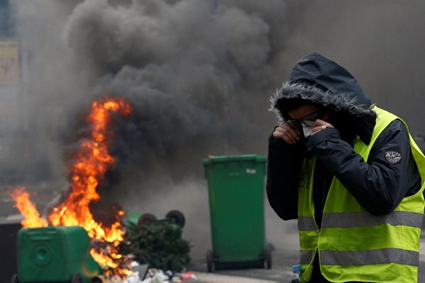 تعداد بازداشتی‌های اعتراضات امروز فرانسه به ۱۰۰۰نفر افزایش یافت +تصاویر